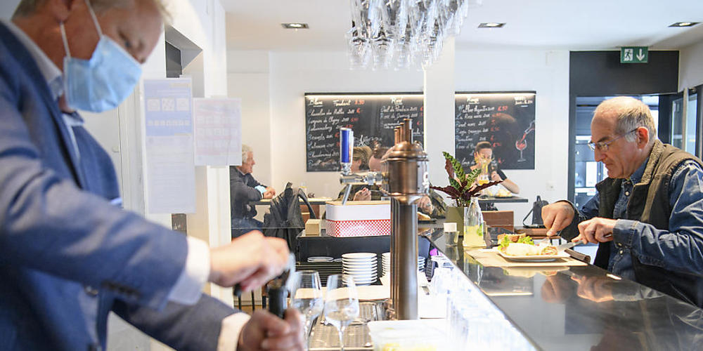 Stark von der Pandemie gebeutelt: In der Gastronomie dürften Lohnerhöhungen die Ausnahme sein. (Archivbild)