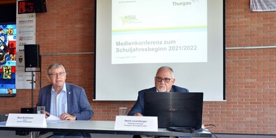 Beat Brüllmann, Chef Amt für Volksschule, und Heinz Leuenberger, Präsident des Verbands der Thurgauer Schulgemeinden, orientierten an einer Medienfahrt in Erlen über aktuelle Entwicklungen im Thurgauer Schulwesen.