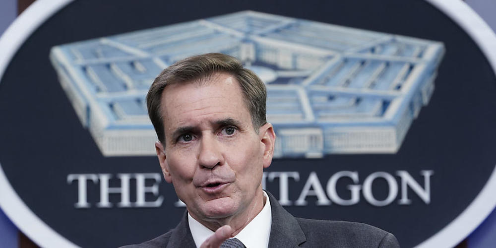 John Kirby, Sprecher des US-Verteidigungsministeriums, spricht während eines Briefings im Pentagon. Die US-Streitkräfte können bei Bedarf nach eigenen Angaben täglich Tausende Menschen aus Kabul evakuieren. Foto: Susan Walsh/AP/dpa