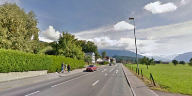 Auf der Gasterstrasse beim Ortseingang erstellt das kantonale Tiefbauamt ein «Eingangstor» resp. eine neue Mittelinsel. 