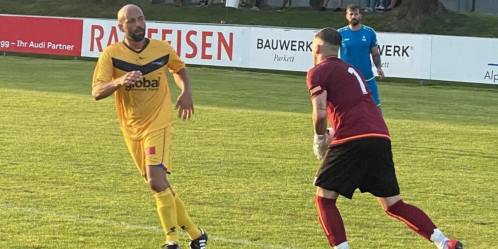 St.Margrethen-Torwart Dastan (Mitte) verbrachte einen ruhigen Abend. 