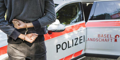 In Basel ist ein 28-jähriger Mann in der Nacht auf Sonntag mit einer Stichwaffe tödlich verletzt worden. Der mutmassliche Täter wurde verhaftet. (Symbolbild)