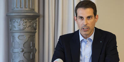 Ständerat Thierry Burkart am Montag vor den Medien in Bern.