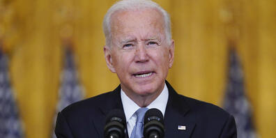 US-Präsident Joe Biden spricht im Weißen Haus über die Situation in Afghanistan. Trotz der faktischen Machtübernahme der Taliban in Afghanistan hat Biden seinen Entschluss zum Abzug der US-Truppen aus dem Land verteidigt. «Ich stehe voll und ganz ...