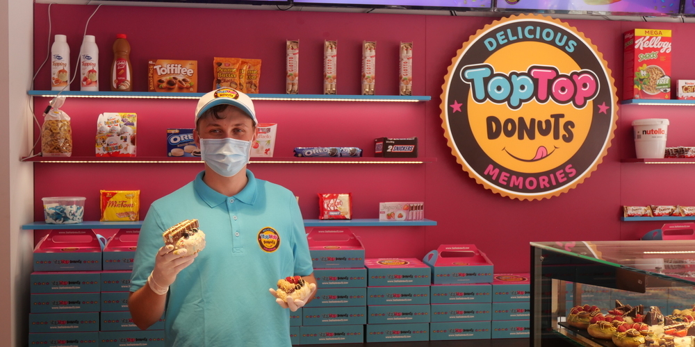 Marco Kratzer ist bei der Eröffnung der TopTop Donuts Filiale in St.Gallen dabei