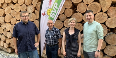 Kevin Rückmar, Lindner Suisse GmbH; Hansueli Hofer, Präsident SVP Wattwil; Esther Friedli, Nationalrätin; Thomas Bösch, Präsident SVP Toggenburg (v.l.n.r.)