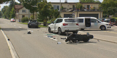 Zwei Verletzte bei einem Auffahrunfall in Wolfhausen (Gemeinde Bubikon).