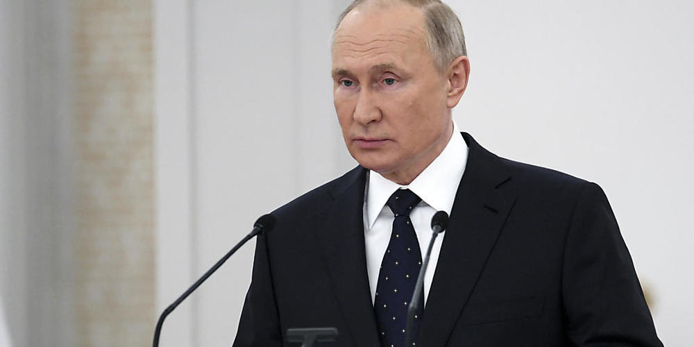 Der russische Präsident Wladimir Putin hält eine Rede vor Mitgliedern der Staatsduma. Russland hat mit Bedauern auf den Ausgang des EU-Gipfels reagiert. Putin sei aber weiter an dem Dialog mit Brüssel interessiert. Foto: Ramil Sitdikov/Pool Sputni...