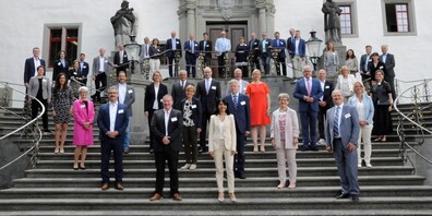 Die IPBK-Präsidentinnen und Präsidenten: (v.l.n.r.) Grossratspräsidentin Brigitte Kaufmann, Thurgau; Kantonsratspräsidentin Claudia Martin, St.Gallen; Grossratspräsident Josef Würms, Schaffhausen; Landtagspräsidentin Muhterem Aras, Baden-Württemberg; Vorsitzender IPBK 2021 Walter Gartmann, St.Gallen; Grossratspräsidentin Theres Durrer-Gander, Appenzell Innerrhoden; Landtagsvizepräsident Karl Freller, Bayern; Kantonsratspräsident Benno Scherrer, Zürich; Vorsitzende 2022 Margrit Müller, Appenzell Ausserrhoden; Kantonsratspräsidentin Claudia Frischknecht, Appenzell Ausserrhoden; Landtagspräsident Harald Sonderegger; Vorarlberg; Delegationsleiterin Gunilla Marxer-Kranz, Fürstentum Liechtenstein.