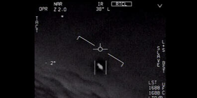 ARCHIV - Das Standbild eines vom US-Verteidigungsministerium veröffentlichten Videos zeigt ein Unidentifiziertes Flugobjekt, das von Piloten der US-Marine gesichtet wurde. Foto: U.S. Department of Defense/dpa - ACHTUNG: Nur zur redaktionellen Verw...