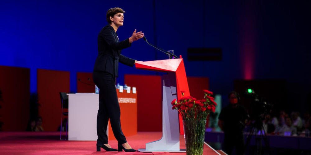 Pamela Rendi-Wagner, Parteivorsitzende der SPÖ, spricht auf dem Bundesparteitag der österreichischen Sozialdemokraten in der Messe Wien. Foto: Michael Gruber/APA/dpa