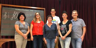 Der Vorstand der Musikgesellschaft Thal: von rechts: René Schläpfer, Co-Präsident; Rahel Allmann, Beisitzerin; Roman Büsser, Co-Präsident;  Claudia Herzog, abtretende Kassierin; Marion Egler, neue Kassierin; Rosmarie Forrer, Aktuarin