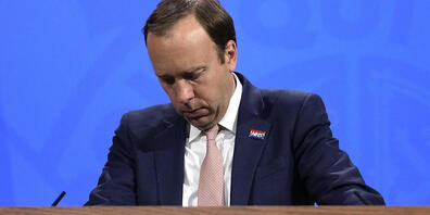 ARCHIV - Der britische Gesundheitsminister Matt Hancock spricht während einer Pressekonferenz zum Coronavirus in der Downing Street. (Archivbild) Foto: Matt Dunham/AP Pool/dpa