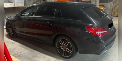 Öffentliche, zwangsrechtliche Versteigerung: Neben einem Jeep kommt dieser Mercesdes-Benz unter den Hammer.