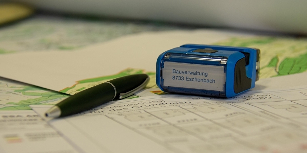 Die Bauverwaltung der Gemeinde Eschenbach leidet derzeit an einem personellen Engpass. (Symbolbild)