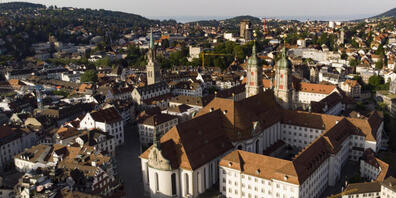 Das Bistum St. Gallen regelt die Verantwortlichkeiten bei Missbrauchsfällen klarer. Im Bild der Stiftsbezirk St. Gallen. (Archivbild)