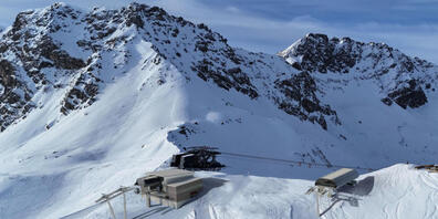 Eine Visualisierung der neuen Anlagen zeigt links die neue Bergstation der 10er-Gondelbahn und rechts die 8er-Sesselbahn.