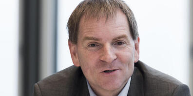 Peter Jans (SP) trat Ende 2014 als neu gewählter Stadtrat anlässlich der Direktionszuteilung an einer Medienkonferenz auf. (Archivbild)