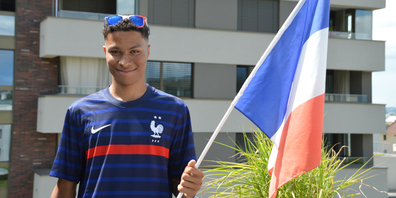 Der 18-jährige Lachner Nino Sieffer drückt heute Abend der «Equipe tricolore» die Daumen.