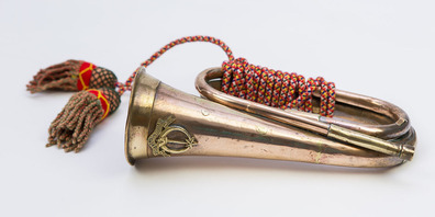 Das Clairon ist ein kleines Signalhorn, das ursprünglich aus Rinderhörnern gefertigt wurde und instrumentenkundlich zu den Naturtrompeten gehörte.