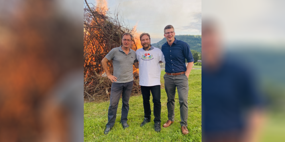 Beim Höhenfeuer der SVP waren Nationalräte und die Freiheitstrychler anwesend.