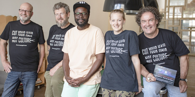Setzen sich für die Kultur ein: Publizist Kai Geiger, Fashion-Director Marc Menden, Designer Francis Batali, Tänzerin Carina Neumer und Kulturvermittler Beat Toniolo (v. l.).