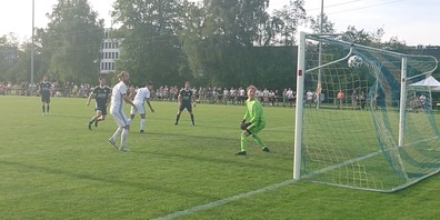 Der Treffer zum Aufstieg von Getuart Asani beim 2:1-Sieg in Bassersdorf.