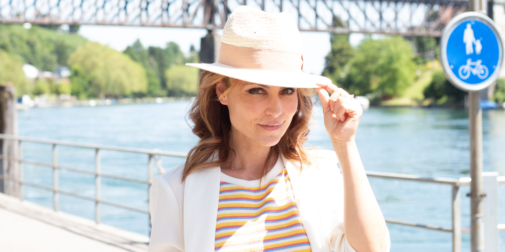 Esther Fischer wirkte schon in verschiedenen grossen TV-Produktionen mit. Einer ihrer Träume ist es, einmal eine Rolle beim «Traumschiff» zu erhalten. Einmal habe es fast geklappt, sagt sie im Interview mit dem «Bock».