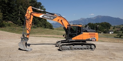 Die Baustellen-Zukunft steht in Tuggen: Der autonome Raupenbagger Develon X25 LC. 