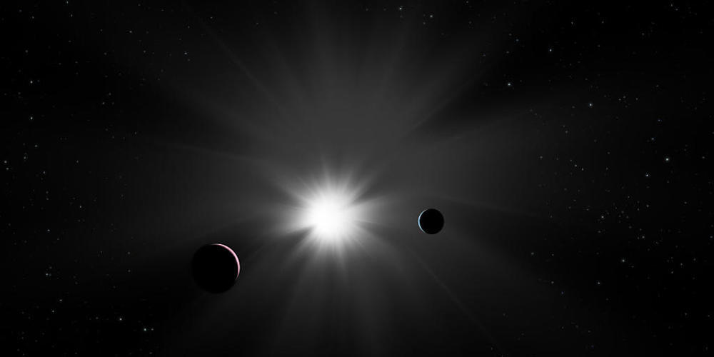 Der helle, sonnenähnliche Stern befindet sich rund 46 Lichtjahre von der Erde entfernt im Sternbild Lupus. Es beherbergt drei besonders wasserreiche Exoplaneten, die ihr Muttergestirn in 12, 28 und 107 Tagen umkreisen.