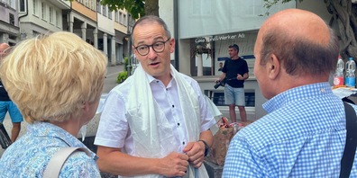 Andreas Breitenmoser am Wahlsonntag in der Wiler Altstadt. Der Mitte-Politiker wurde mit 3793 Stimmen zum neuen Stadtpräsidenten gewählt.