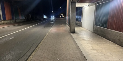Die Rega musste die schwer verletzte Velofahrerin ins Spital transportieren.
