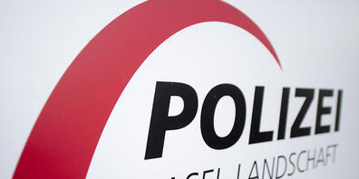 Ein 49-jähriger Mann ist am Dienstagmittag in Pratteln BL in einem Warenliftschacht eingeklemmt worden. Er starb an den Folgen seiner Verletzungen. (Symbolbild)