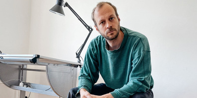 Dominic Oppliger lädt zur Lesung ein.