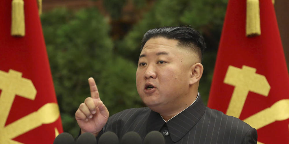 Der nordkoreanische Machthaber Kim Jong Un sieht die Schuld für die Krisensituation während der Pandemie bei "hochrangigen Beamten". Foto: Uncredited/KCNA via KNS/AP/dpa Foto: Uncredited/KCNA via KNS/AP/dpa