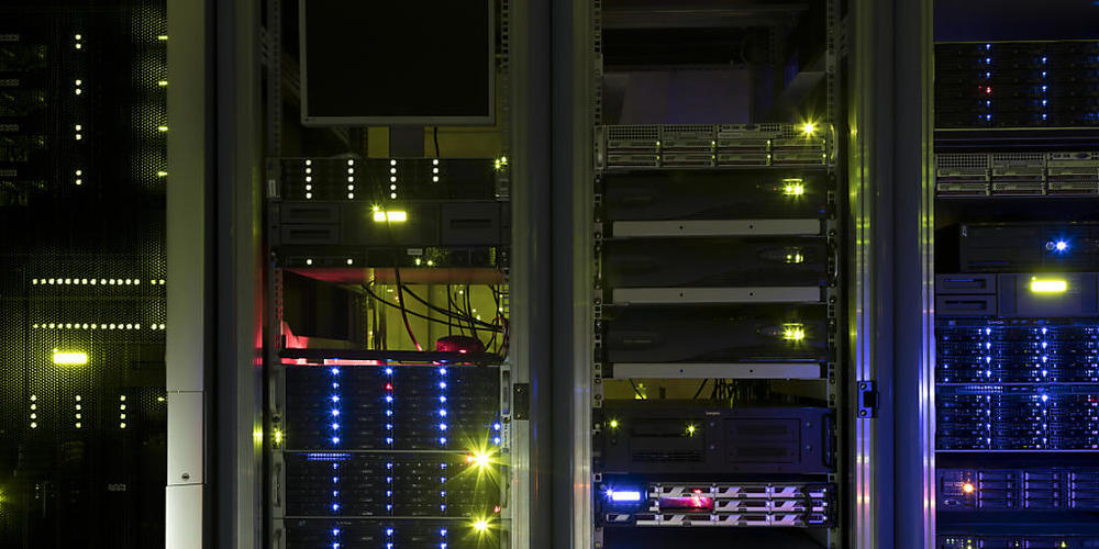 Die Daten des Bundes sollen künftig in Clouds von Amazon, IBM, Microsoft, Oracle und Alibaba gespeichert werden. (Archivbild)