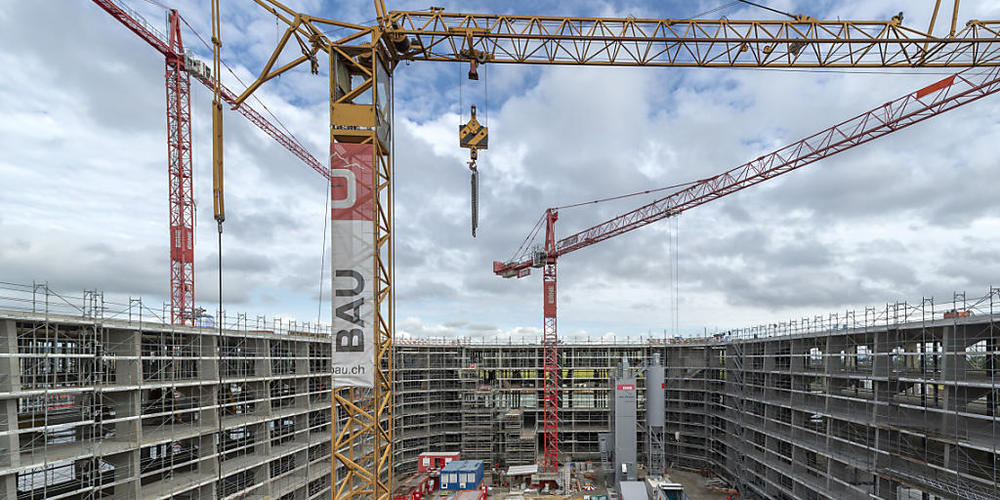 Der schweizerische Baumeisterverband (SBV) verzichtet zum Erhalt der Arbeitsplätze in den Lohnverhandlungen mit den Gewerkschaften auf Forderungen nach Lohnsenkungen. (Archivbild)