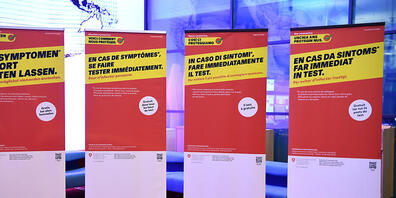 Plakate der Präventionskampagne des Bundesamtes für Gesundheit gegen das Coronavirus. (Archivbild)