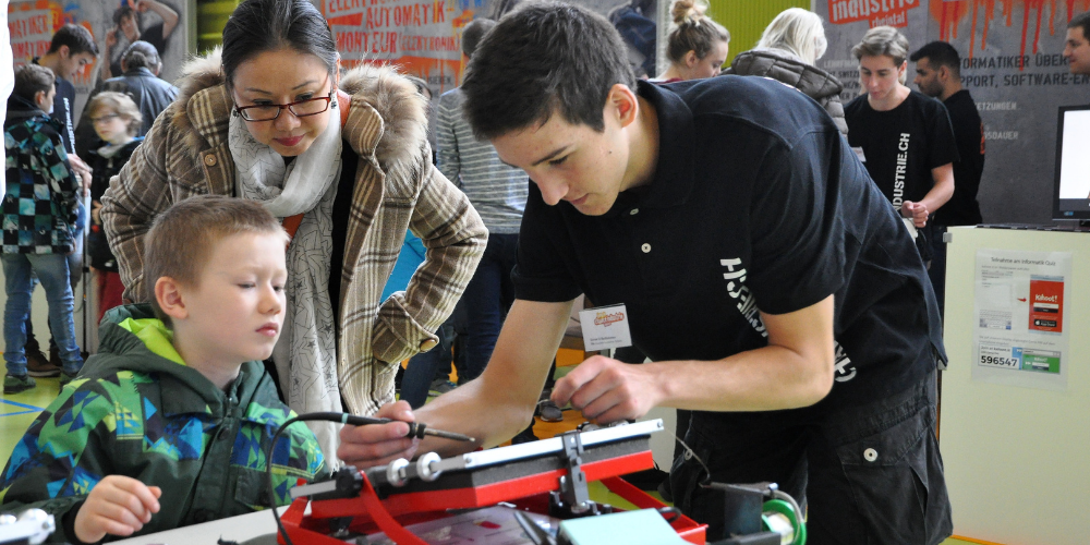 Am 18. und 19. November 2021 können in der Schöntalhalle in Altstätten Berufe und Weiterbildungsmöglichkeiten hautnah erlebt werden.
