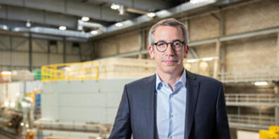 Christian Rüegg, Direktor des Paul Scherrer Instituts PSI, will unter anderem die Verarbeitung der gewaltigen Datenmengen, die an den Grossforschungsanlagen entstehen, in einem eigenen Forschungsbereich optimieren (Foto: Scanderberg Sauer Photogra...