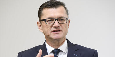 Die Aufhebung des Hypothekar- und Kreditverbots ist für Postfinance-Chef Hansruedi Köng ein wichtiger Faktor, um die Profitabilität des Finanzinstituts langfristig zu gewährleisten. (Archivbild)