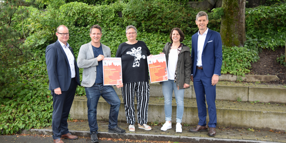 Präsentierten das neue Programm: Von links: Thomas Haas, Raiffeisenbank Mittelrheintal, Pascal Zäch und Denise Zellweger, Kinotheater Madlen, Beatrice Zeller, Stadt Altstätten, Norbert Lüchinger, Raiffeisenbank Oberes Rheintal