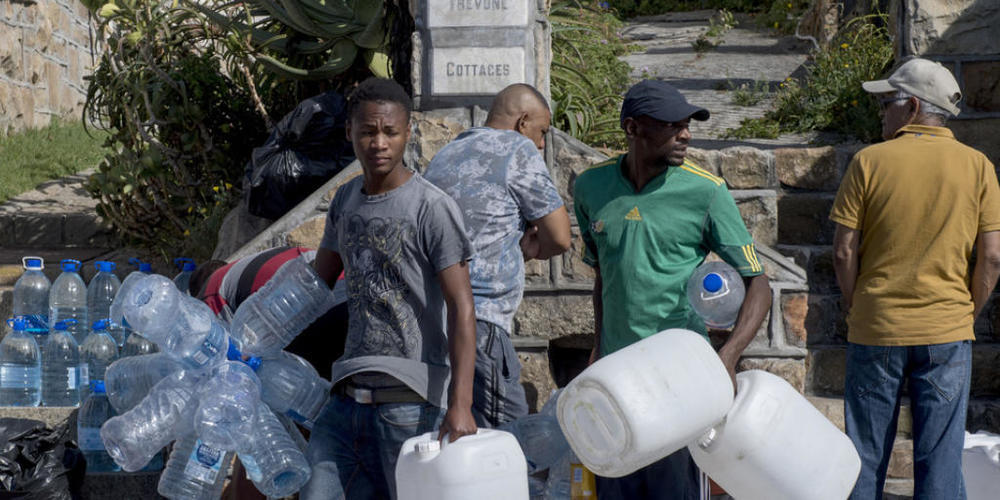 Ein Viertel der Menschheit hat zuhause kein sauberes Trinkwasser, fast die Hälfte hat keine Toiletten. Das hat sich in den letzten fünf Jahren kaum verbessert. Um das Ziel zu erreichen, bis 2030 alle Menschen zu versorgen, müssten laut WHO die Ans...