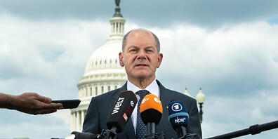 Der deutsche Bundesfinanzminister Olaf äußert sich nach einem Gespräch mit Kongressabgeordneten vor dem Kapitol. Foto: Bernd von Jutrczenka/dpa