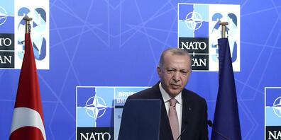 Der Präsident der Türkei Recep Tayyip Erdogan spricht auf einer Pressekonferenz während des Nato-Gipfels. Foto: Yves Herman/Pool Reuters/AP/dpa