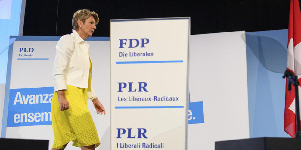 Bundesrätin Karin Keller-Sutter hat am Samstag an der FDP-Delegiertenversammlung in Martigny VS für die "Ehe für alle" geworben.