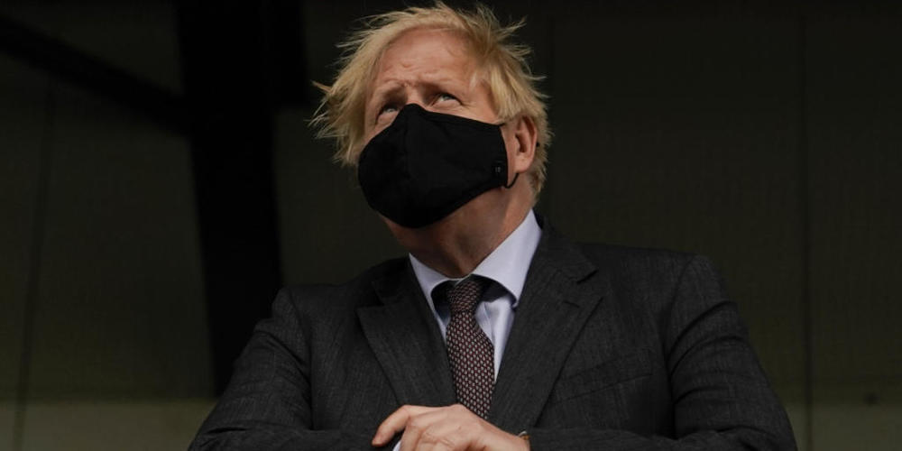 ARCHIV - Boris Johnson, Premierminister von Großbritannien, besucht ein Impfzentrum im StoneX Stadium, der Heimat des Rugby-Union-Clubs Saracens. Foto: Alberto Pezzali/PA Wire/dpa