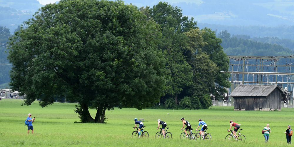 Über 450 Athlethen nahmen am ersten Linthathlon teil. Foto: Franz Feldmann