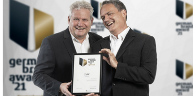 Ronald Mucha und Christian Müller vom ZbW freuen sich über den Award.