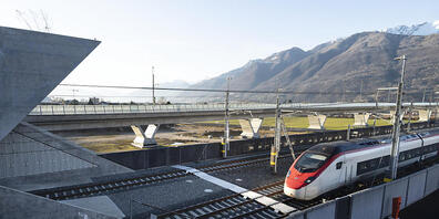 Reisende in Richtung Italien müssen derzeit mehr Zeit als üblich einberechnen: Portal des Ceneri-Basistunnels. (Archivbild)